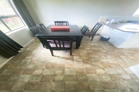 Photo of property in 2/13 Erica Road, Sunnynook, Auckland, 0620