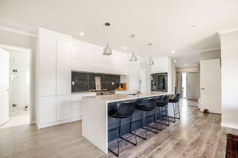 Photo of property in 16 Walter Ruddock Avenue, Kumeu, 0810