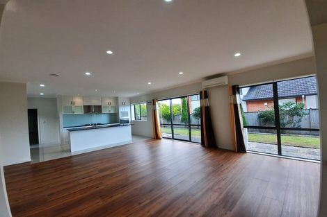 Photo of property in 21 Fairbairn Place, East Tamaki Heights, Auckland, 2016