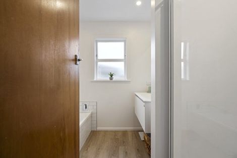 Photo of property in 3 Blenheim Place, Vogeltown, New Plymouth, 4310