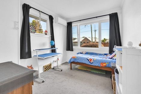 Photo of property in 136 Avonhead Road, Avonhead, Christchurch, 8042