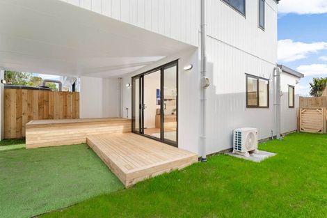 Photo of property in 3/10 Orchid Place, Te Atatu South, Auckland, 0610
