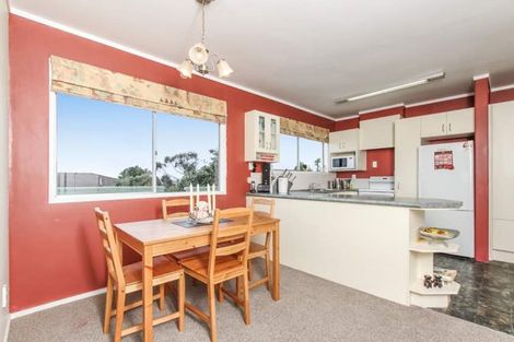 Photo of property in 21 Rosewarne Crescent, Glendene, Auckland, 0602