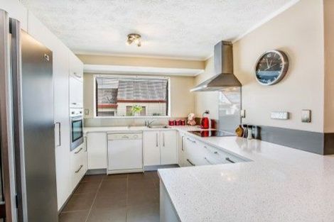 Photo of property in 2/44 Darren Crescent, Half Moon Bay, Auckland, 2012