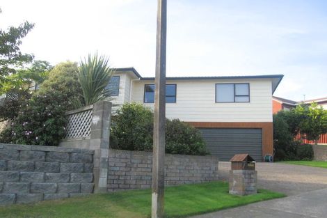 Photo of property in 7 Kinnel Grove, Papakowhai, Porirua, 5024