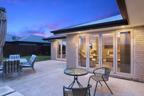 Photo of property in 11 Walnut Way, Rangiora, 7400