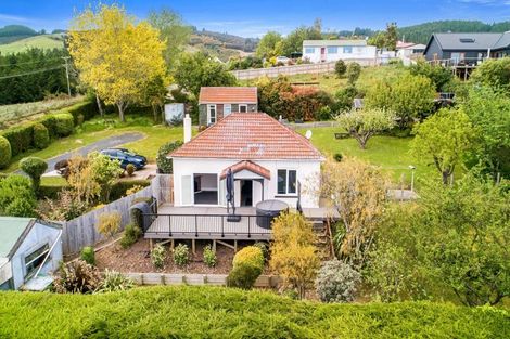 Photo of property in 28 Chatham Street, Waihola, Milton, 9073