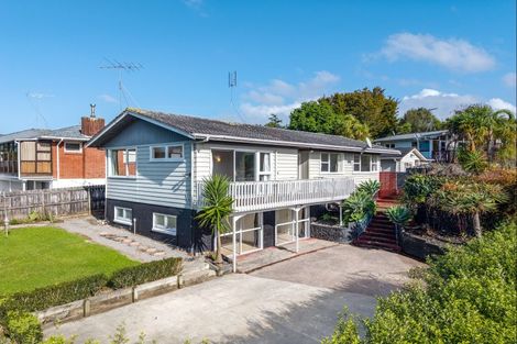 Photo of property in 1 Beldon Place, Pakuranga Heights, Auckland, 2010