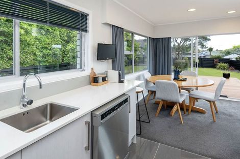 Photo of property in 11 Towra Place, Botany Downs, Auckland, 2010