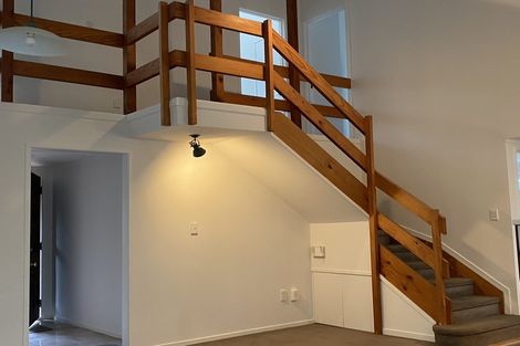 Photo of property in 34 Birman Close, Half Moon Bay, Auckland, 2012