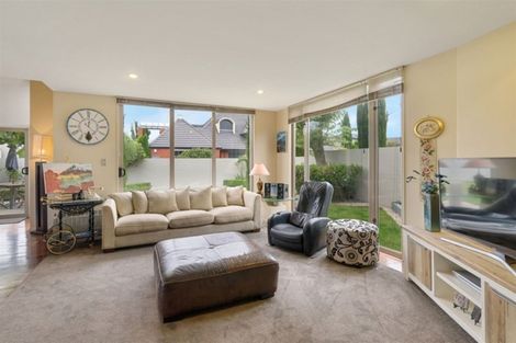 Photo of property in 6 Chateau Drive, Burnside, Christchurch, 8053