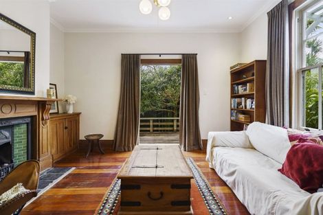 Photo of property in 2/21 Cowper Street, Devonport, Auckland, 0624