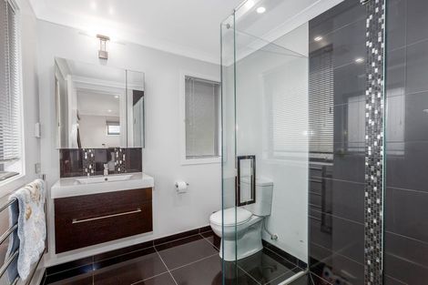 Photo of property in 7 Manapouri Lane, Aotea, Porirua, 5024
