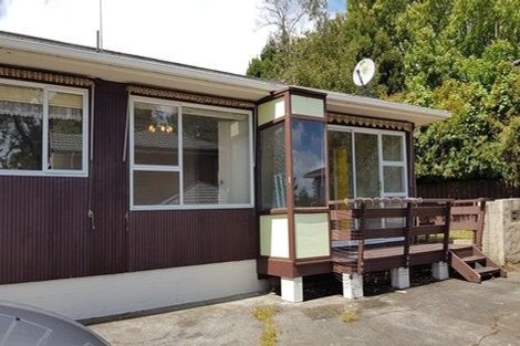 Photo of property in 2/4202a Great North Road, Glendene, Auckland, 0602