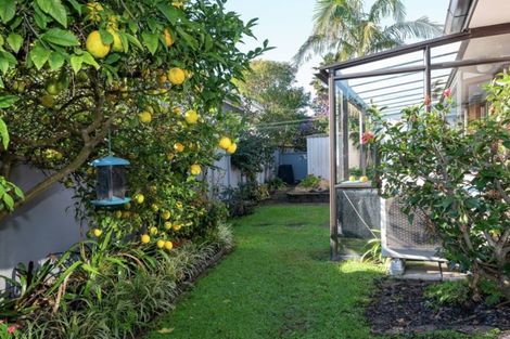 Photo of property in 2/3 Te Akau Crescent, Bucklands Beach, Auckland, 2012