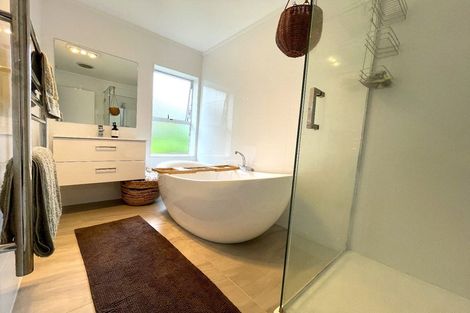 Photo of property in 6 Veagh Place, Highland Park, Auckland, 2010