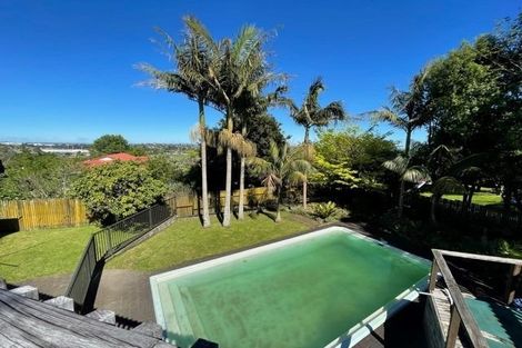 Photo of property in 143 Bradbury Road, Botany Downs, Auckland, 2010