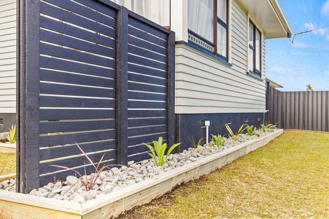 Photo of property in 6 Omori Place, Castlecliff, Whanganui, 4501