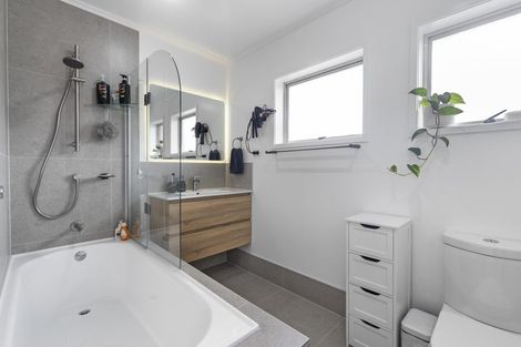 Photo of property in 1/20 Merchant Avenue, Te Atatu South, Auckland, 0610