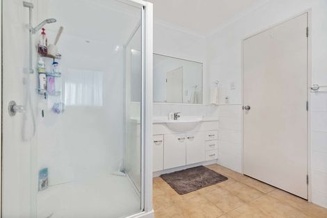 Photo of property in 37 Roys Road, Weymouth, Auckland, 2103