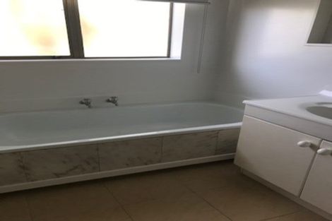 Photo of property in 50b Mirrabooka Avenue, Botany Downs, Auckland, 2010