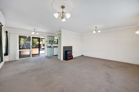 Photo of property in 46 Cumberland Street, Merrilands, New Plymouth, 4312