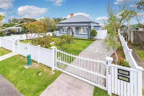 Photo of property in 25 Balmain Road, Birkenhead, Auckland, 0626