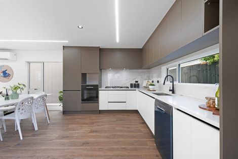 Photo of property in 17 Muir Avenue, Mangere Bridge, Auckland, 2022