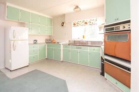 Photo of property in 28 Geraldine Crescent, Cloverlea, Palmerston North, 4412