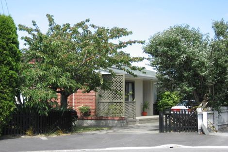 Photo of property in 19 Fairmile Place, Russley, Christchurch, 8042