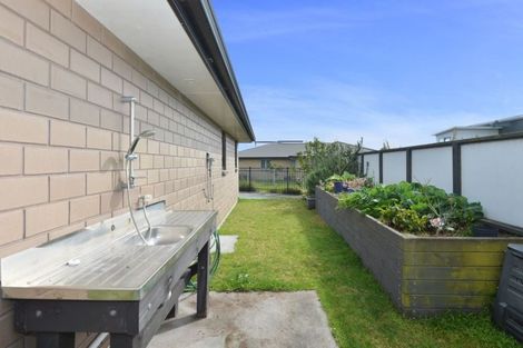 Photo of property in 8 Erin Jane Place, One Tree Point, 0118