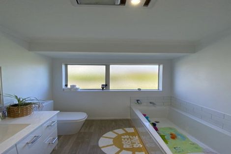 Photo of property in 51 Ararino Street, Trentham, Upper Hutt, 5018