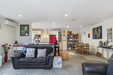 Photo of property in 16 Berkshire Terrace, Massey, Auckland, 0614