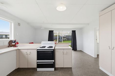 Photo of property in 4 Ashton Terrace, Castlecliff, Whanganui, 4501