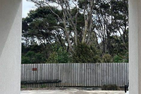 Photo of property in 11 Ti Tree Lane, Stanmore Bay, Whangaparaoa, 0932