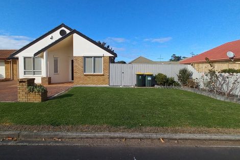 Photo of property in 4 Fernbrook Close, Burswood, Auckland, 2013