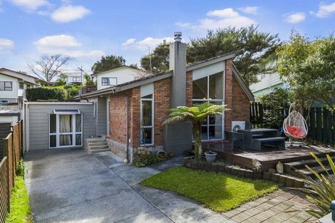 Photo of property in 2/19 Simon Ellice Drive, Bayview, Auckland, 0629