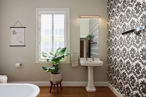 Photo of property in 10 Cobden Road, Bluff Hill, Napier, 4110