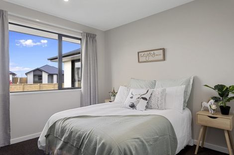 Photo of property in 8 Oakleigh Street, Woodend, 7610