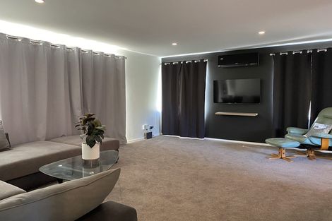 Photo of property in 1/16 Stanley Road, Glenfield, Auckland, 0629