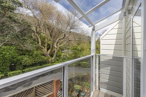 Photo of property in 16 Lawson Place, Mount Victoria, Wellington, 6011