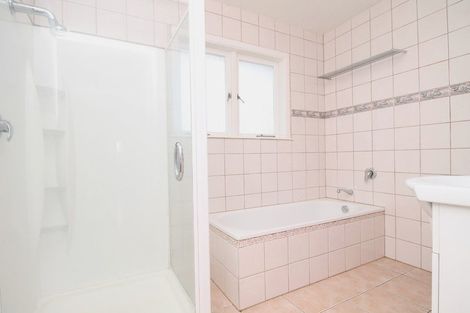 Photo of property in 20a Beaubank Road, Kelston, Auckland, 0602