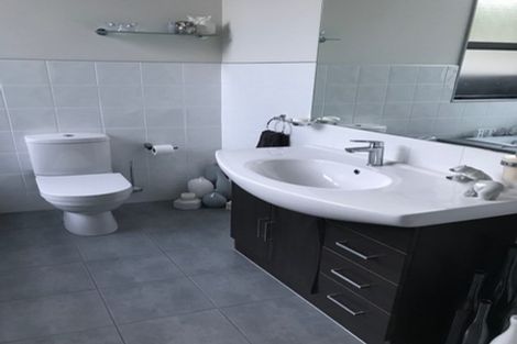 Photo of property in 47 Sunset Road, Totara Vale, Auckland, 0632