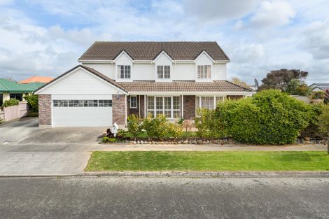 Photo of property in 2 Rosebank Avenue, Kelvin Grove, Palmerston North, 4414