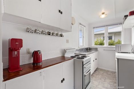 Photo of property in 22 Kenmore Street, Newlands, Wellington, 6037