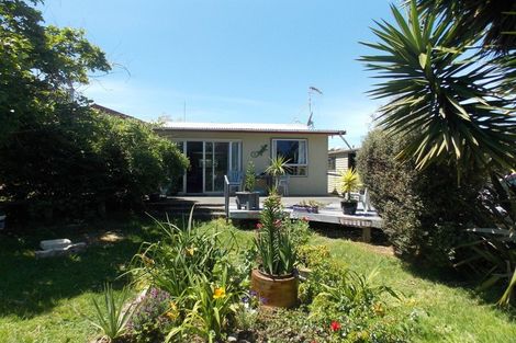 Photo of property in 13 Beach Street, Tangimoana, 4822