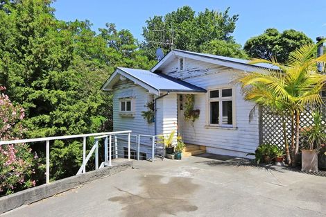 Photo of property in 2 Convent Road, Bluff Hill, Napier, 4110