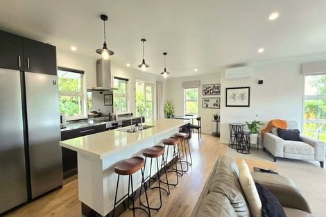 Photo of property in Cotswold Cottage B & B, 46 Maramarahi Road, Thames, 3578