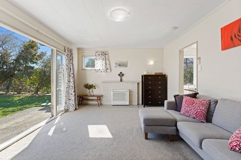 Photo of property in 6 Wairau Place, Kelvin Grove, Palmerston North, 4414