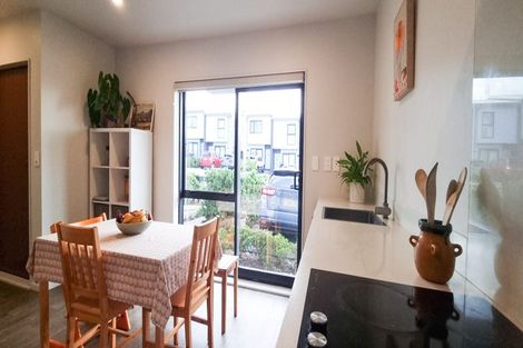 Photo of property in 86 Matawhanga Drive, Wattle Downs, Auckland, 2103